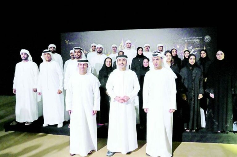 ذياب بن زايد يكرم أصحاب الإنجازات الرياضية