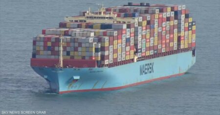 الحرب والطقس يدفعان شركات الشحن البحري للتأهب في 2024