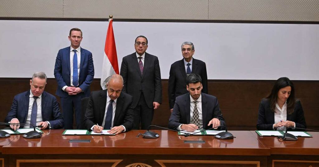 اتفاقية بـ1.5 مليار دولار لطاقة الرياح في مصر مع "أكوا باور"
