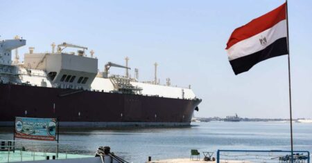 مصر.. قناة السويس تفرض رسوما على بعض السفن بهذه القيمة