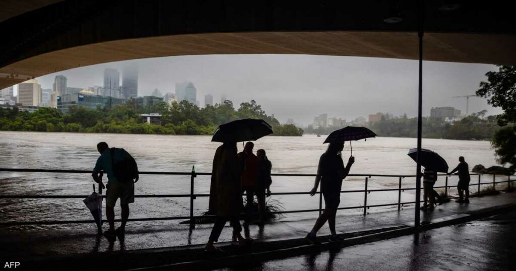 انقطاع الكهرباء عن عشرات الآلاف في أستراليا بعد إعصار مداري