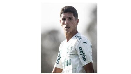 شباب الأهلي يسد ثغرة الارتكاز ويكسب صفقة مميزة لـ«الشتوية»