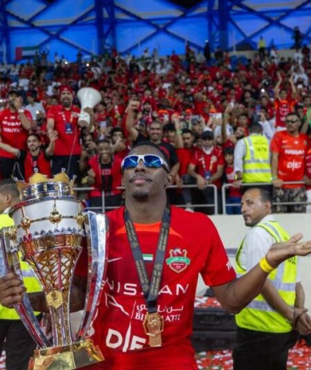 شباب الأهلي يُدخل البطولة رقم 30 إلى خزائنه