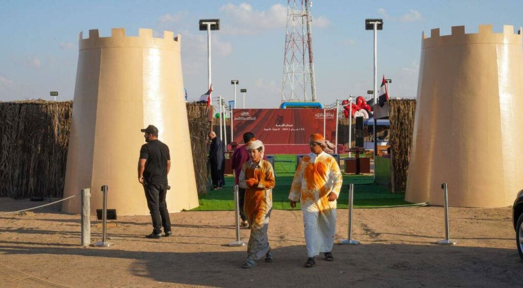 «أشقر» يتوج بالخنجر في مهرجان أم القيوين للهجن