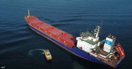 مع استمرار الهجمات.. سفن الحبوب تبتعد عن البحر الأحمر