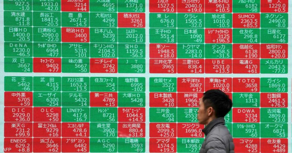 نيكي الياباني يتراجع عن أعلى مستوى له على الإطلاق