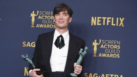 «Oppenheimer» يكتسح «SAG Awards».. ونجمات هوليوود يخطفن الأنظار