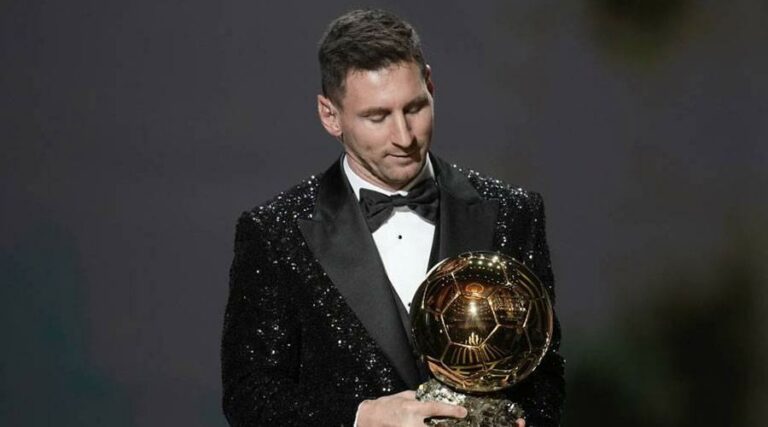 للبيع منديل ميسي في مزاد