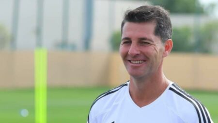 كاساس يهدد بترك تدريب منتخب العراق بسبب سبعة صحفيين