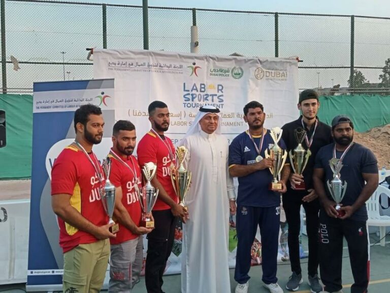 تتويج أبطال مصارعة الذراعين في الدورة العمالية