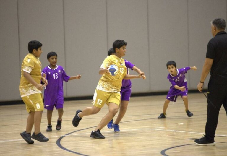 80 لاعباً في برنامج براعم اليد بالشارقة