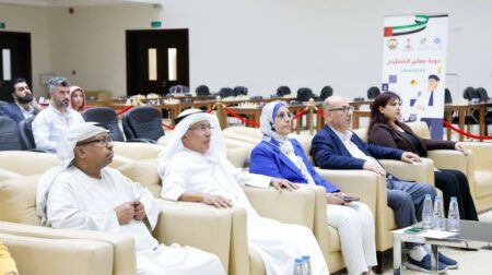 40 مشاركاً في دورة «معلم شطرنج»