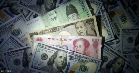 الدولار يضعف مع دعم الصين واليابان لعملتيهما