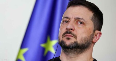 بينهم ساعده الأيمن.. زيلينسكي يقيل المزيد من المساعدين