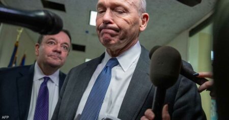 "بوينغ" تطلق عملية واسعة لإعادة هيكلة طاقمها الإداري