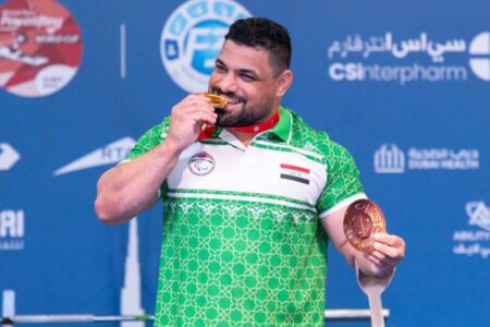 محسن يهدي العراق ذهبية «دولية فزاع» لرفعات القوة