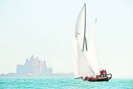 تأجيل سباق دبي للسفن الشراعية