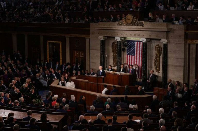 بايدن يهاجم ترامب ويدافع عن سياساته في خطاب حال الاتحاد