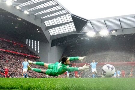 مانشستر سيتي يخسر حارسه إيدرسون لمدة شهر