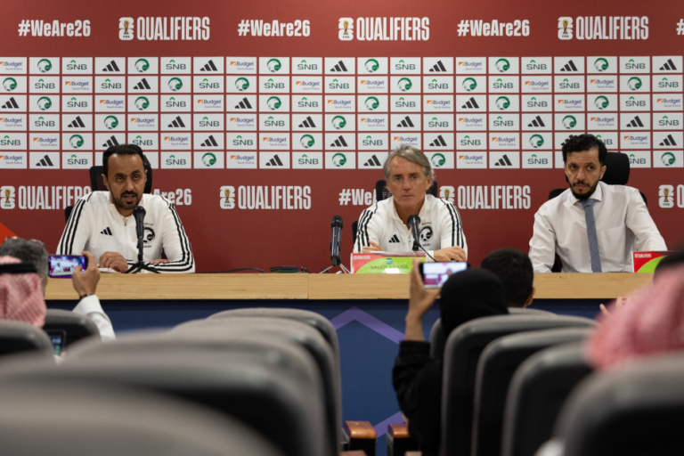 مانشيني يصف مواجهة طاجيكستان بالصعبة