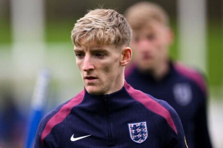 وافدا منتخب إنجلترا يتفقان على أفضل تشكيلة خماسية