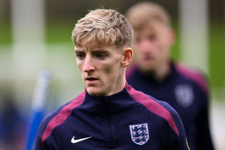 وافدا منتخب إنجلترا يتفقان على أفضل تشكيلة خماسية