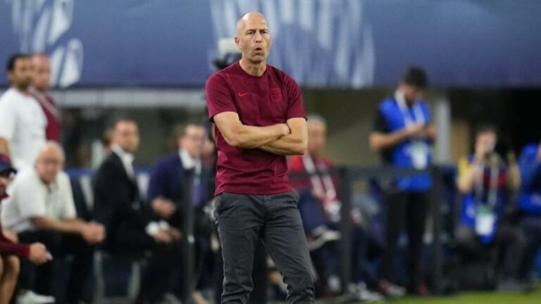 مهاجم منتخب أمريكا يطالب بتغيير المدرب