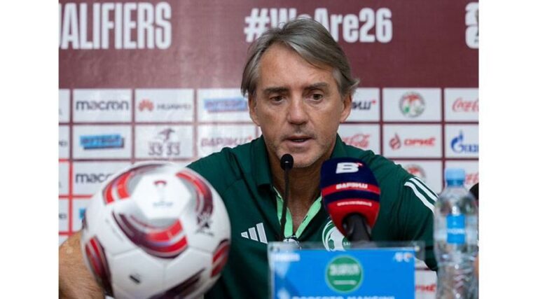 مدرب السعودية قلق من أرضية الملعب المركزي في طاجيكستان