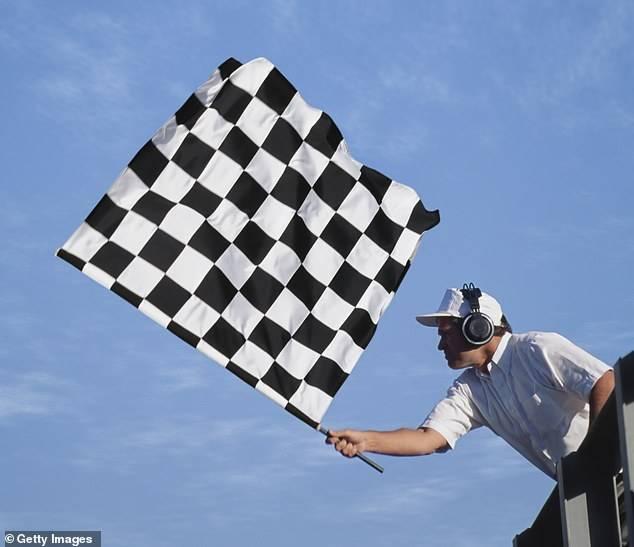 محاكمة شخصين بتهمة ابتزاز مدير فورمولا 1