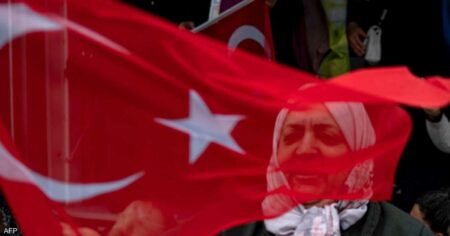 قبضة الاقتصاد تطيح بالحزب الحاكم في انتخابات تركيا