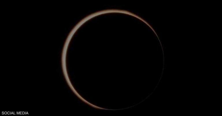 هتافات في المكسيك عند مرور القمر أمام الشمس