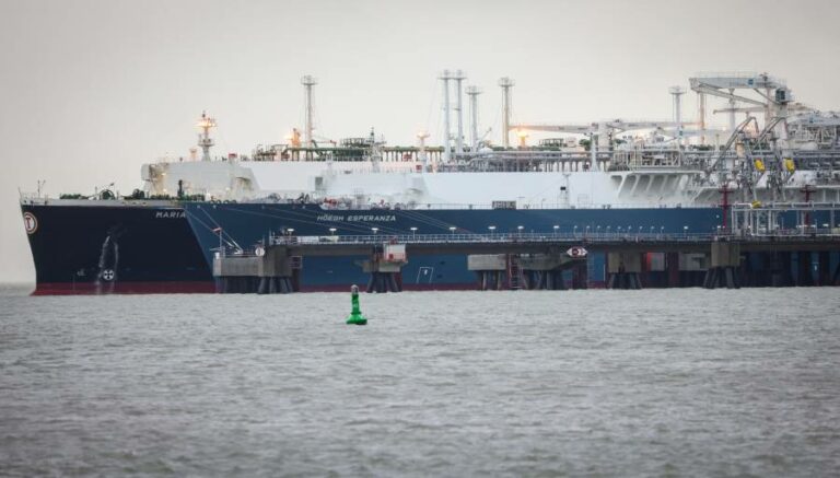 مسؤول: مصر تتفاوض مع هوج النرويجية لاستئجار وحدة لتجهيز الغاز المسال المستورد