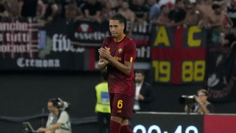 مدافع روما يقاضي شركة تدير ثروته