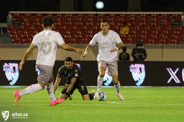 الطائي يستضيف الشباب في مهمة حاسمة للبقاء