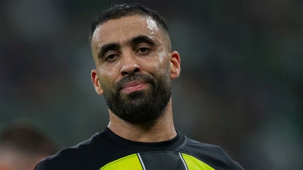 الاتحاد السعودي يراجع قوانينه بعد ضرب مشجع لنجم الاتحاد بالسوط
