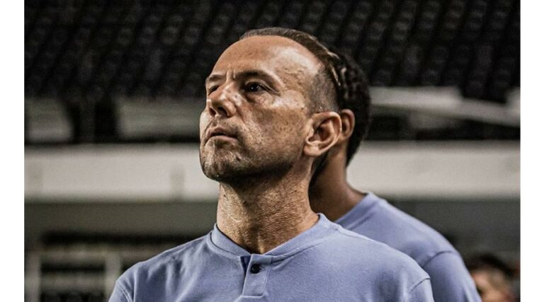 على الرغم من براءته من قضية أخلاقية.. استقالة مدرب سيدات سانتوس البرازيلي