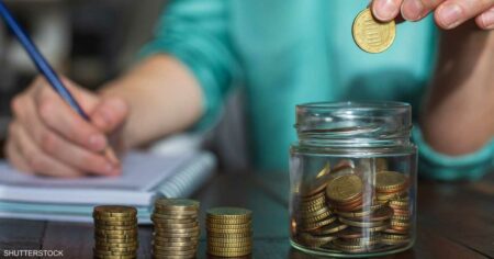 لماذا يراهن الشباب على المخاطرة بدلاً من الادخار؟