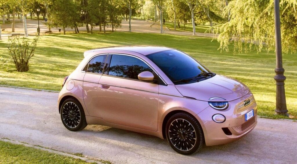 ستيلانتس تعلن عن سيارة كهربائية أرخص من «فيات 500 إي»