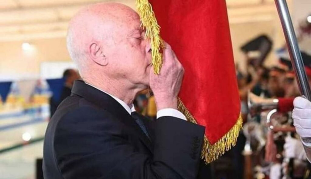 بعد حجب العلم.. الرئيس التونسي يأمر بحلّ اتحاد السباحة