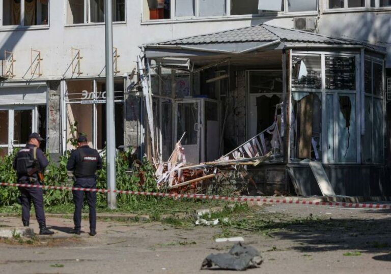 حاكم بيلجورود الروسية: إنذارات من هجمات جوية أوكرانية محتملة