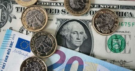 اليورو مستقر قبيل قرار المركزي الأوروبي والدولار يتراجع