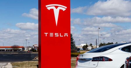 بنحو 14%.. هل خفضت شركة "تسلا" عدد موظفيها حول العالم؟