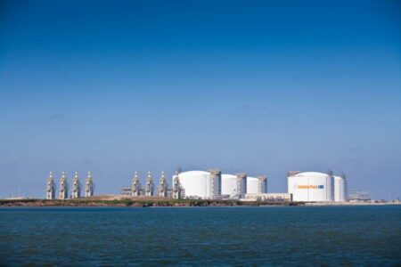 اضطرابات تؤخر تشغيل محطة جولدن باس للغاز المسال في تكساس