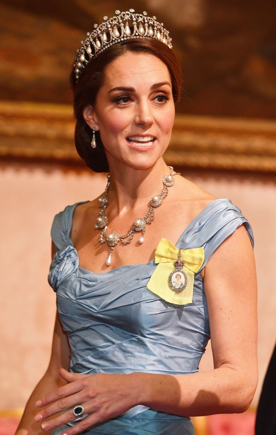 كيت ميدلتون تتزين بمجوهرات الملكة ألكسندرا