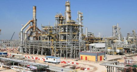 مصر تدرس إضافة وحدة أخرى عائمة للتخزين والتغويز بالسخنة