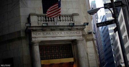 أسهم الشركات الكبيرة تضغط على مؤشرات وول ستريت