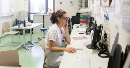 خلل تقني عالمي يجبر المستشفيات على العودة للعمل اليدوي