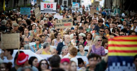 سكان مايوركا الإسبانية يتظاهرون ضد السياحة المفرطة