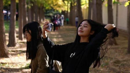 شركة مستثمر سابق في «فيسبوك» تستحوذ على حصة في منصة تواصل صينية