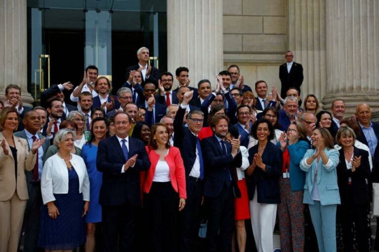 وسط ترقب لطرح مرشحه للحكومة.. اليسار يدفع لتطبيق برنامجه في فرنسا